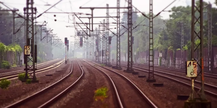 New Railway Lines Between Goregaon and Kandivali Enhance Services Between Bandra Terminus and Borivali.