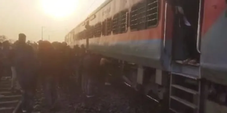 Fire Breaks Out in General Coach of Patna-Bandra Superfast Express; Passengers Evacuated Safely After Incident.