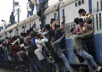 Increasing Train Crowds Force Passengers to Cancel Tickets Amid Reduced Demand for Prayagraj Travel 

Passengers Seek Refunds as Train Crowds Dwindle Following Recent Safety Incidents 

Ticket Counter Traffic Drops Significantly as Travelers Opt for Comfort Over Crowding 

Cancellation of Simaanchal Express Adds to Travelers’ Woes Amid Systemic Booking Challenges 

Travelers Express Frustration Over Lack of Notification Regarding Canceled Train Services