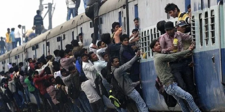 Increasing Train Crowds Force Passengers to Cancel Tickets Amid Reduced Demand for Prayagraj Travel 

Passengers Seek Refunds as Train Crowds Dwindle Following Recent Safety Incidents 

Ticket Counter Traffic Drops Significantly as Travelers Opt for Comfort Over Crowding 

Cancellation of Simaanchal Express Adds to Travelers’ Woes Amid Systemic Booking Challenges 

Travelers Express Frustration Over Lack of Notification Regarding Canceled Train Services