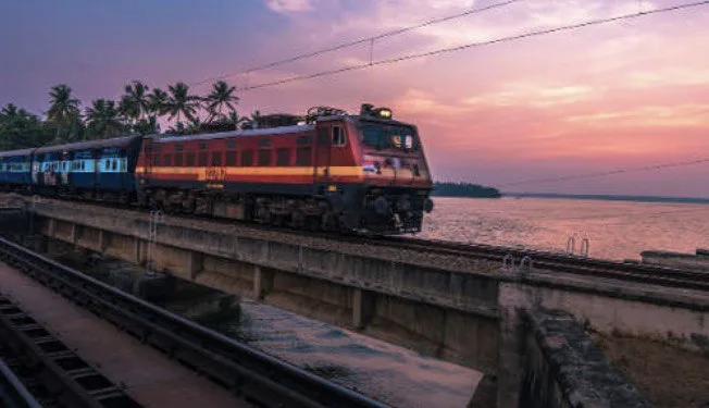 NE Railway Mobilizes Resources to Safely Transport Devotees from Prayagraj After Tragic Incident

Over 200,000 Devotees Returned via Special Trains in Last 48 Hours

Continuous Train Operations Ensure Smooth Return for Pilgrims Amid Reduced Passenger Count

Authorities Implement Enhanced Measures for Safe Travel and Crowd Management at Stations

New Rail Bridge on Ganges Facilitates Efficient Train Operations Between Jhusi and Prayagraj Rambag