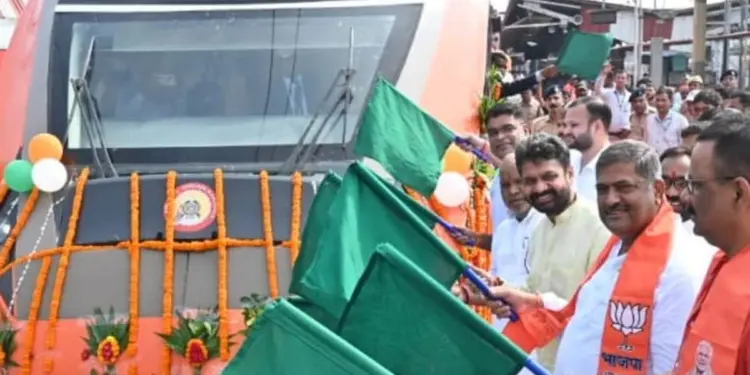 PM Modi Launches Seventh Vande Bharat Express, Enhancing Connectivity Between Varanasi, Ayodhya, and Meerut in Uttar Pradesh