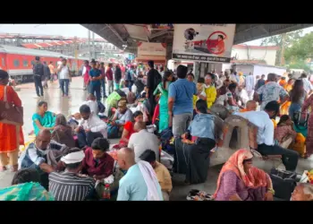 Kudmi Community Protests at Parasnath Station, Demands ST Status and Inclusion of Kudmali Language in Eighth Schedule