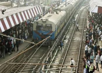 Travel Chaos in Prayagraj: All Seats Full for Diwali and Chhath Festivals Despite 70 Special Trains Running