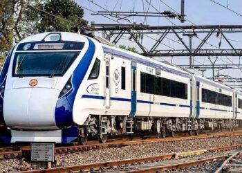 Drunken Couple Creates Ruckus on Vande Bharat Express from Hazrat Nizamuddin to Rani Kamalapati, Arrested in Agra