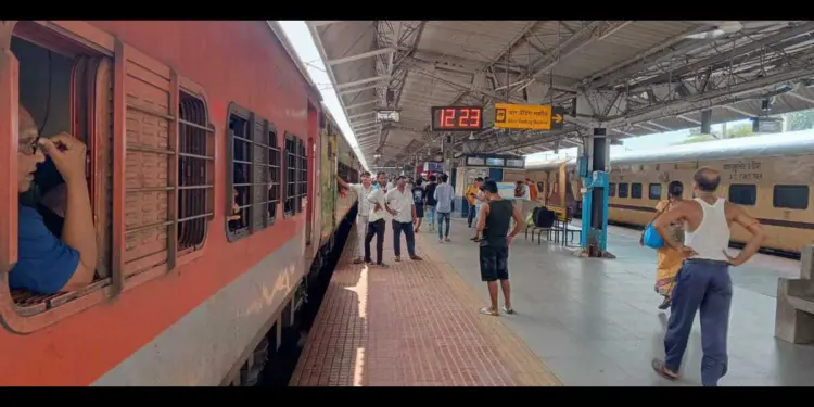 Kudmi Community Protest Leads to Cancellation of 12 Trains on Howrah-Mumbai Route in Chakradharpur
