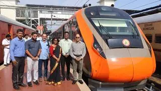 Mangaluru Central-Thiruvananthapuram Central Vande Bharat Express Launches with New 20-Car Rake, Boosting Capacity to 1,440 Seats