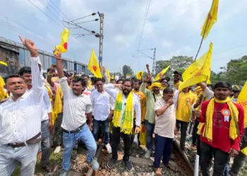 Tribal Kudmi Community's Rail Protest Disrupts Services in Kharagpur and Chakradharpur Regions, 12 Trains Canceled