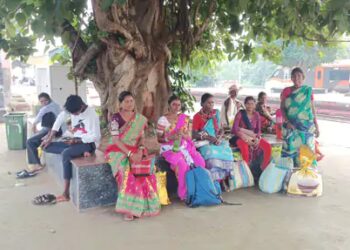 Train Services Disrupted for Hours Due to Track Blockade Near Galudih Station on Kharagpur-Tata Route