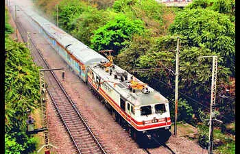 Delhi-Agra Gatimaan Express and Vande Bharat Trains Operating at Reduced Speed Due to Kavach System Delay for Over a Year