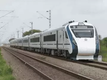 Vande Bharat Train Rack Sent to Delhi, Indore-Nagpur Route's 16-Coach Plan Temporarily Postponed