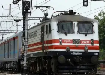 Train Services on Gaya-Koderma Route Halted for Three Hours After Track Crack Detected, Averted Major Accident