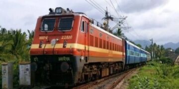 Post-Diwali Rush: 42 Trains from Prayagraj to Delhi and Mumbai Fully Booked, Long Queues at Stations Expected Until November