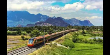 Bhopal-Lucknow Vande Bharat Express Set to Launch Soon as Final Construction Phase at Rani Kamlapati Station Nears Completion