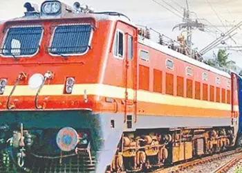 Solapur Railway Celebrates Clean Train Fortnight with Focus on Hygiene Standards and Passenger Awareness