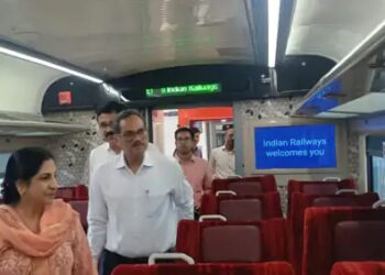 Western Central Railway GM Inspects Coaching Depot and Vande Bharat Rake at Rani Kamlapati Station in Bhopal
