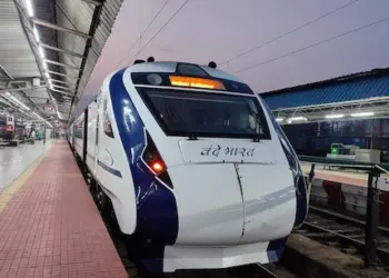 Pune-Ajni Vande Bharat Express Sets Record with Over 14,000 Passengers During Diwali Rush, Earning ₹2.63 Crore