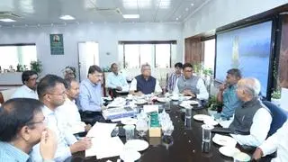 Jagadish Shettar Urges Railway Officials to Expedite Projects in Belagavi District, Karnataka