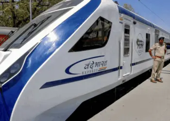 Pune–Ajni Vande Bharat Express Shatters Records with 145% Occupancy and ₹2.63 Crore Revenue During Festive Rush