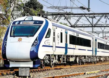 Pune-Nagpur Vande Bharat Express Achieves 145% Occupancy, Generates ₹2.6 Crore in Just 12 Days During Festive Season