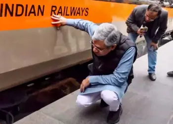 India's First Vande Bharat Sleeper Train Arrives at New Delhi Station, Set to Operate Between Guwahati and Kolkata Soon